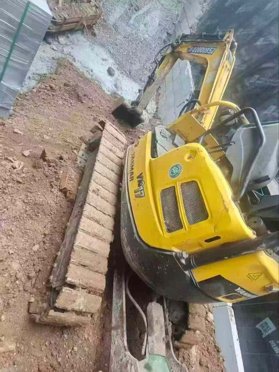 Buy Yanmar Vio17 Used Excavator / 3