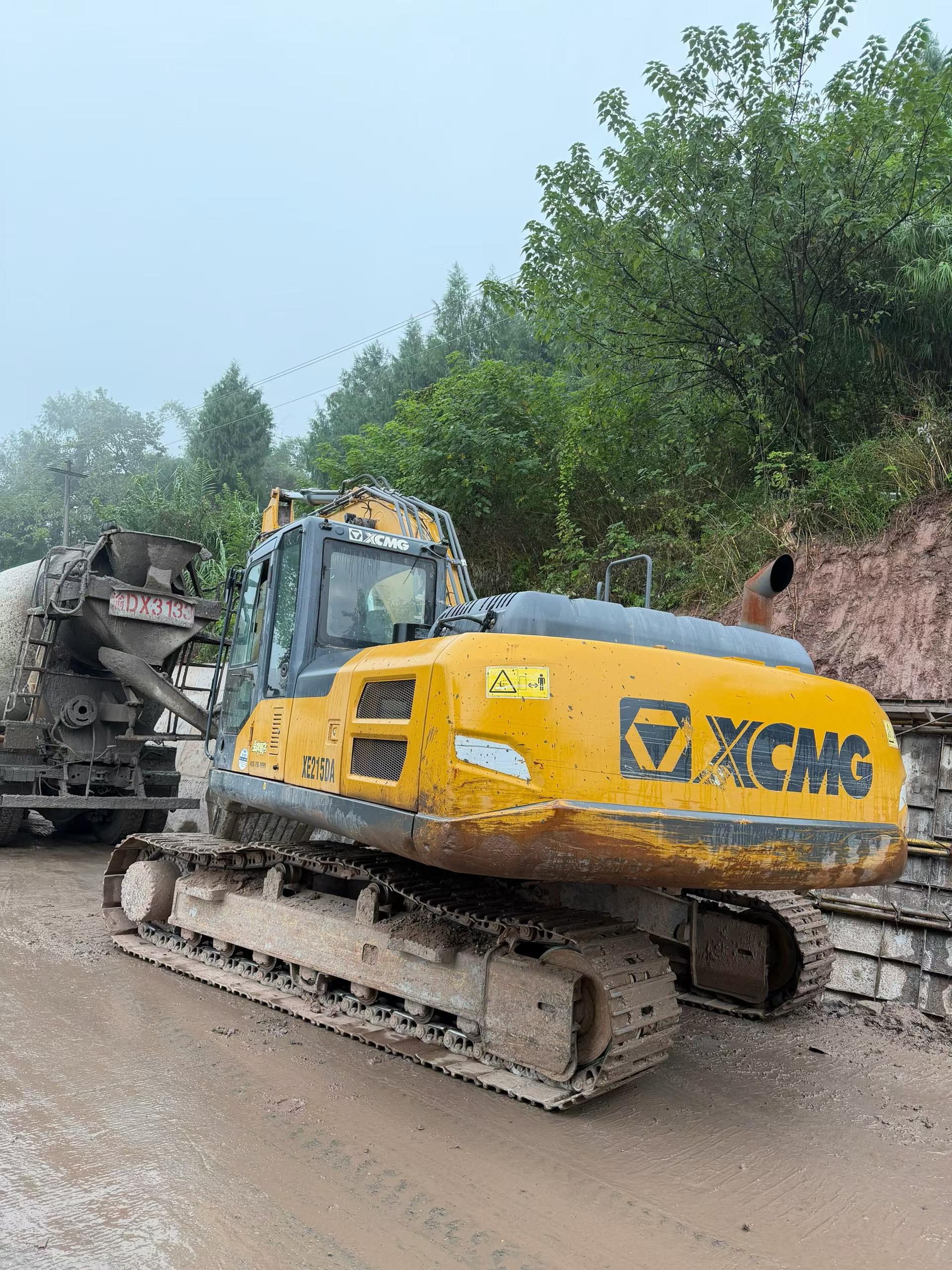 Buy XCMG XE200DA Used Excavator / 2 Buy XCMG XE200DA Used Excavator / 2