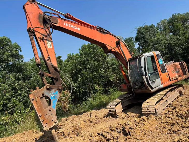 Buy Hitachi ZX200-6 Used Excavator / 1