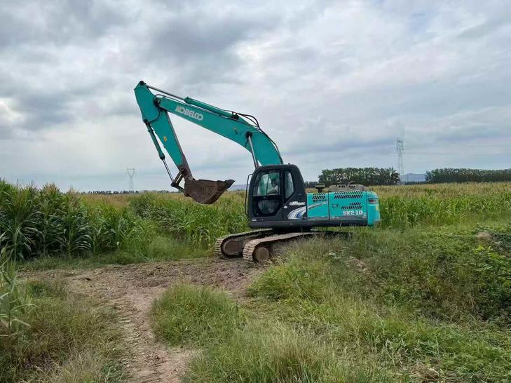 Buy Kobelco SK210 Used Excavator / 1