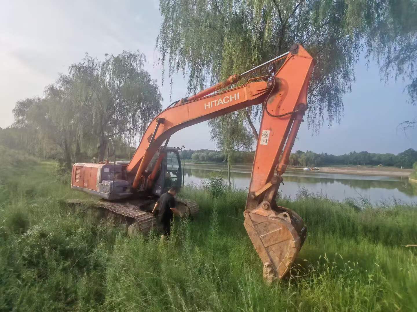 Buy Hitachi EX200-3 Used Excavator / 4