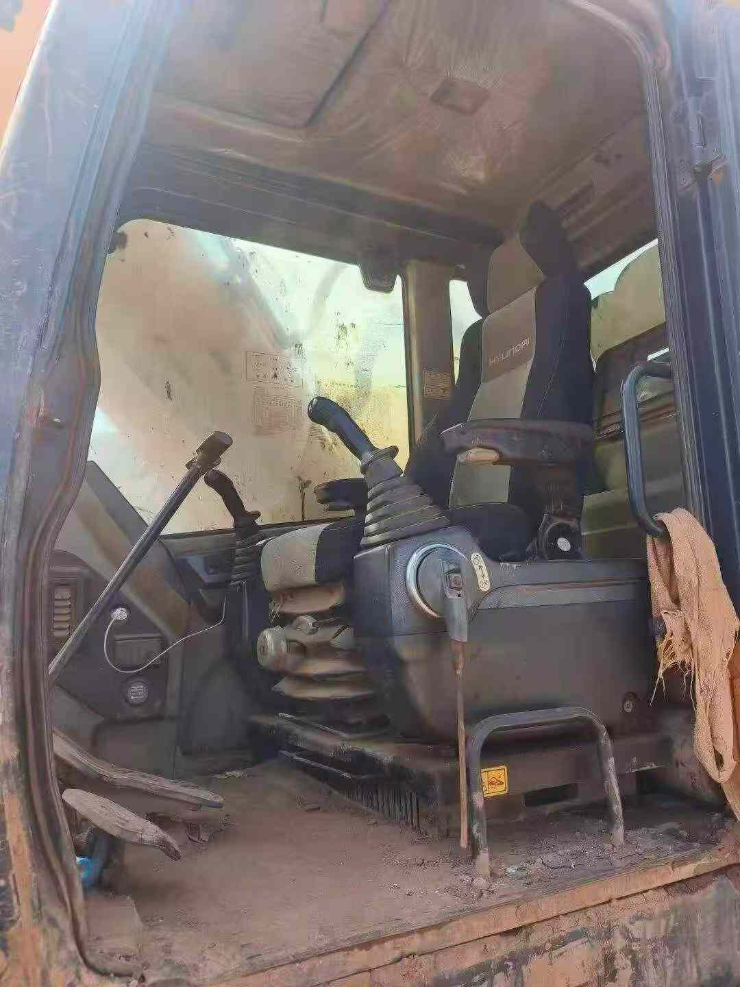 Buy Hyundai R215-7 Used Excavator / 3 Buy Hyundai R215-7 Used Excavator / 3