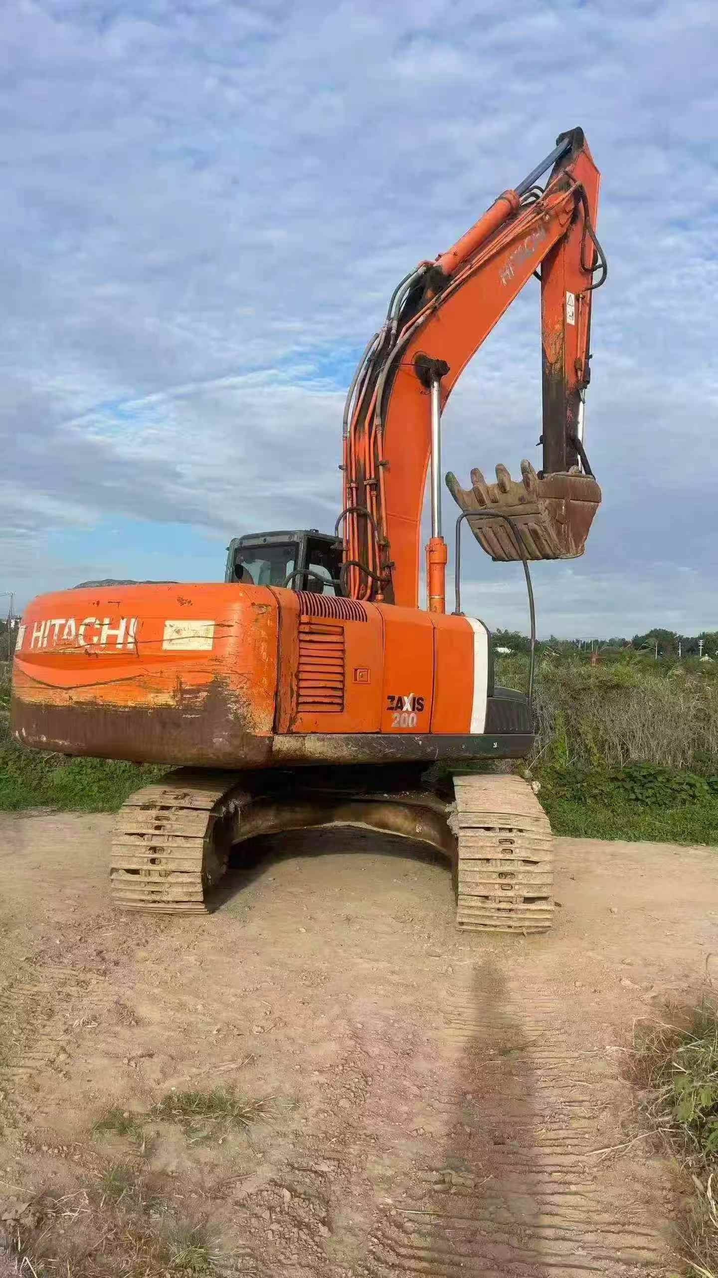Buy Hitachi EX200 Used Excavator / 2