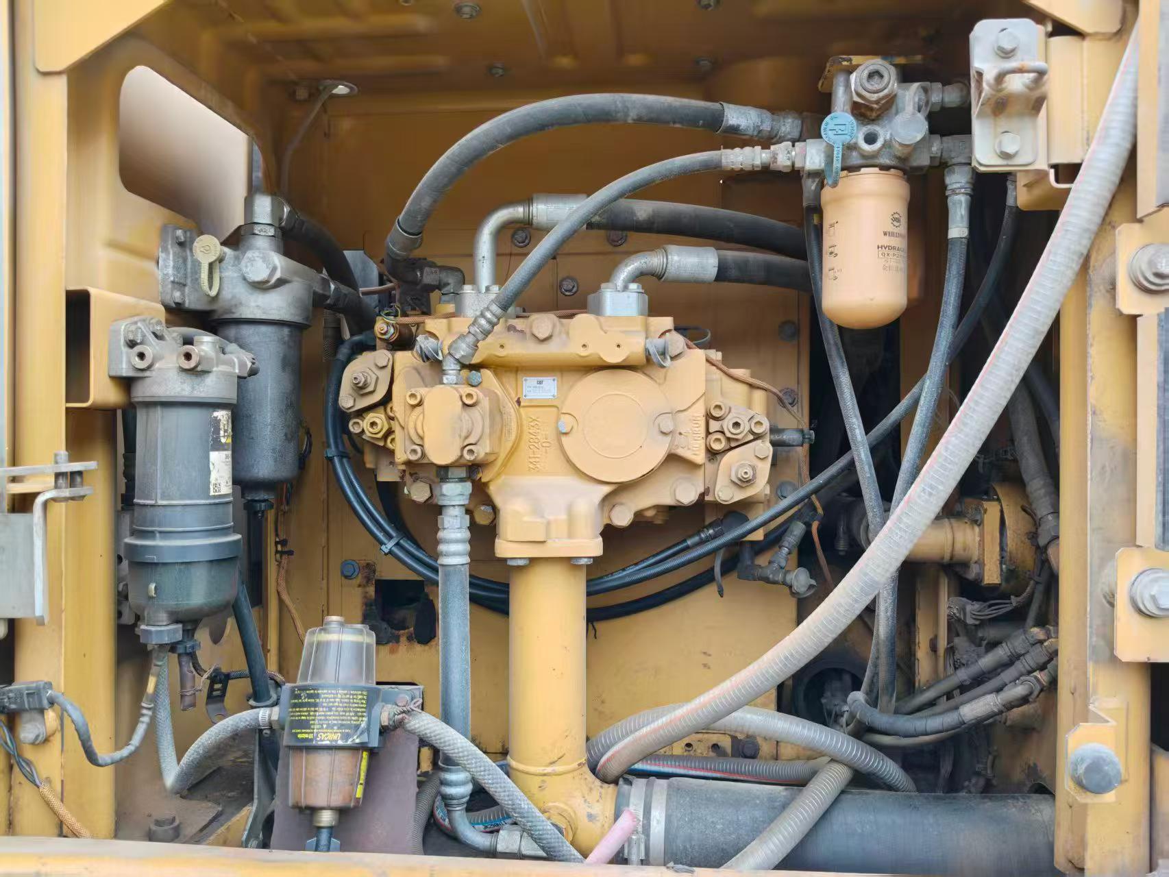 شراء حفارة Caterpillar 320E مستعملة / 6