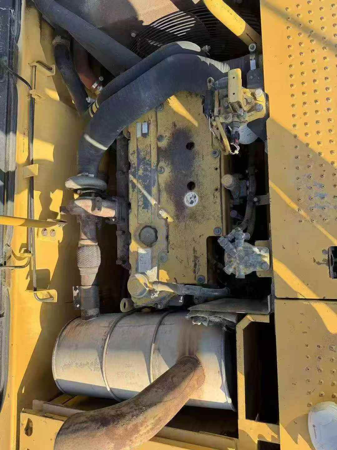شراء حفارة Caterpillar 320D مستعملة / 3