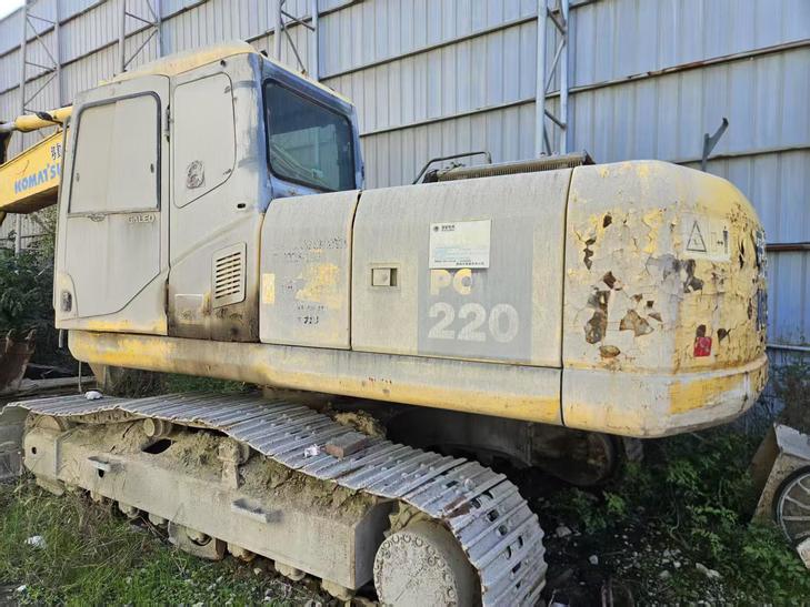 Buy Komatsu PC220-7 Used Excavator / 1