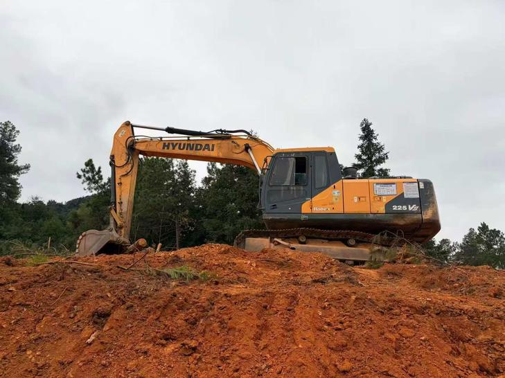 Buy Hyundai R215-7 Used Excavator / 1