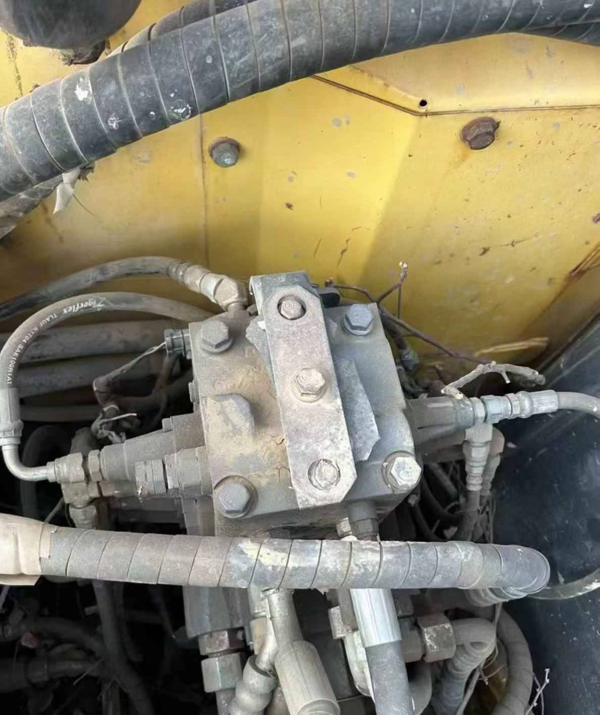 شراء حفارة Komatsu PC70 مستعملة / 4