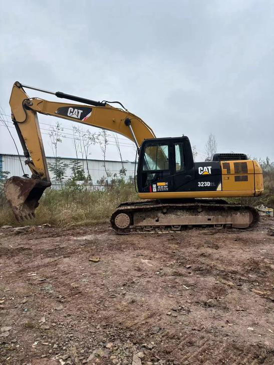 Buy Caterpillar 323 Used Excavator / 1