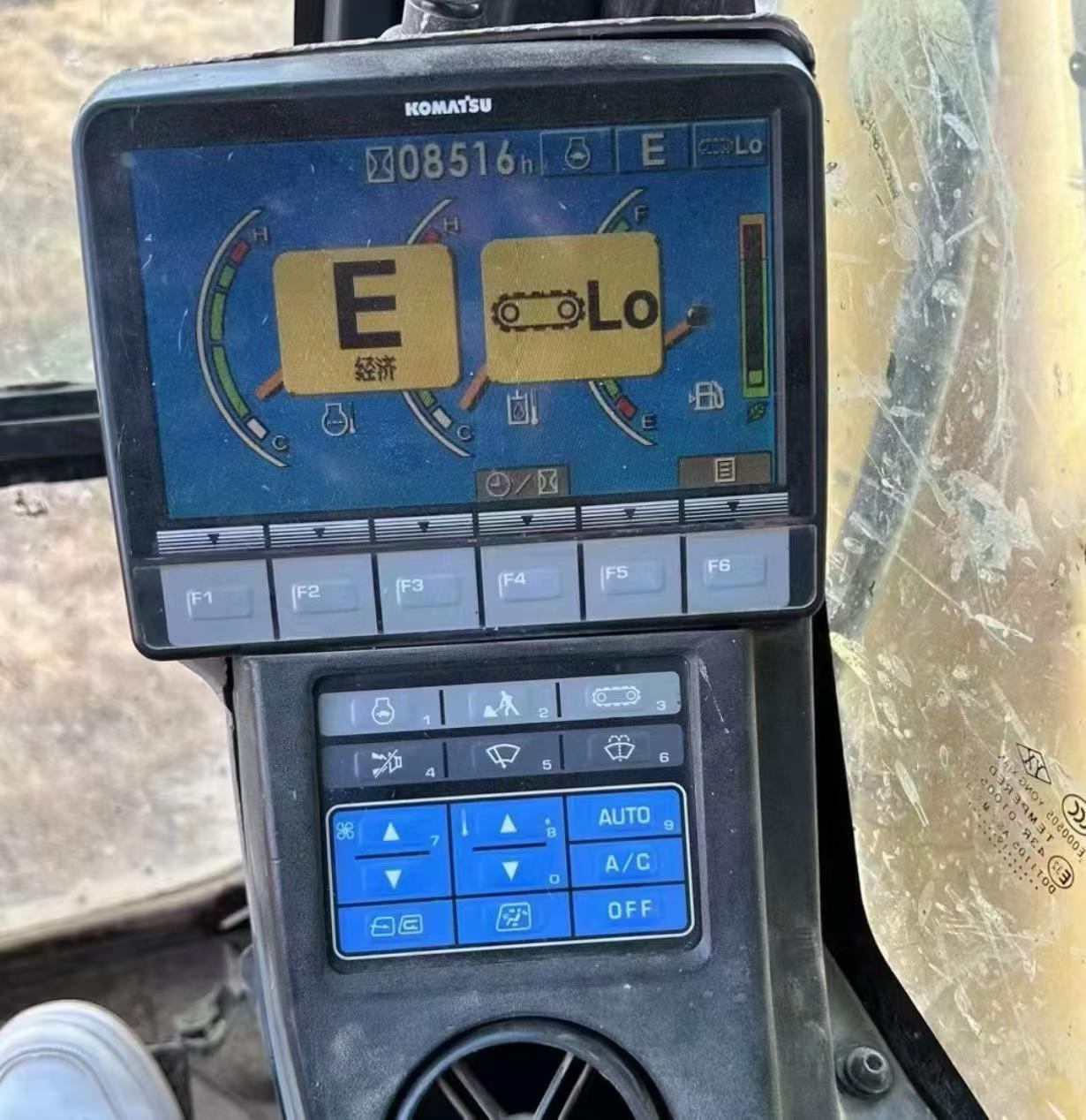 شراء حفارة Komatsu PC70 مستعملة / 3