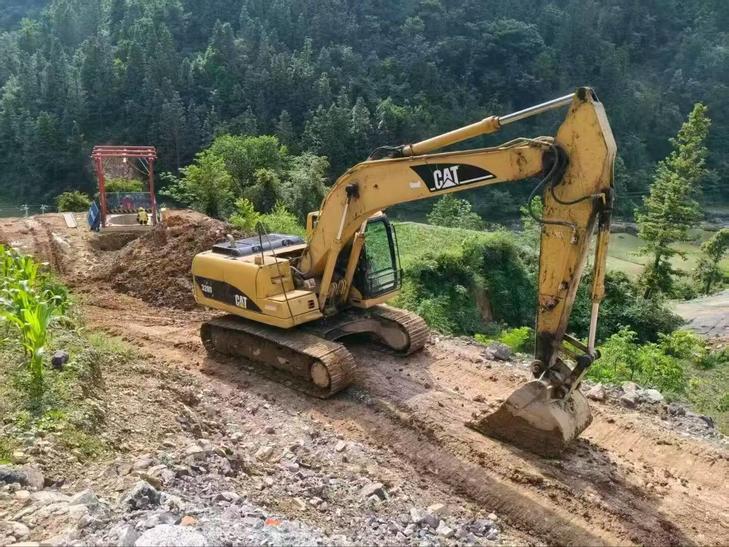 Buy Caterpillar 323 Used Excavator / 1