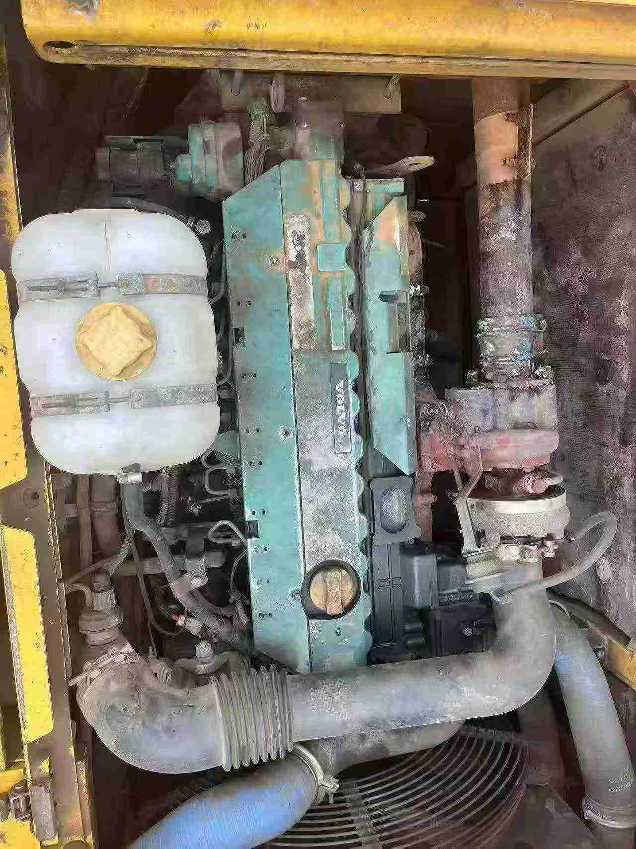 شراء حفارة Volvo EC200 مستعملة / 8