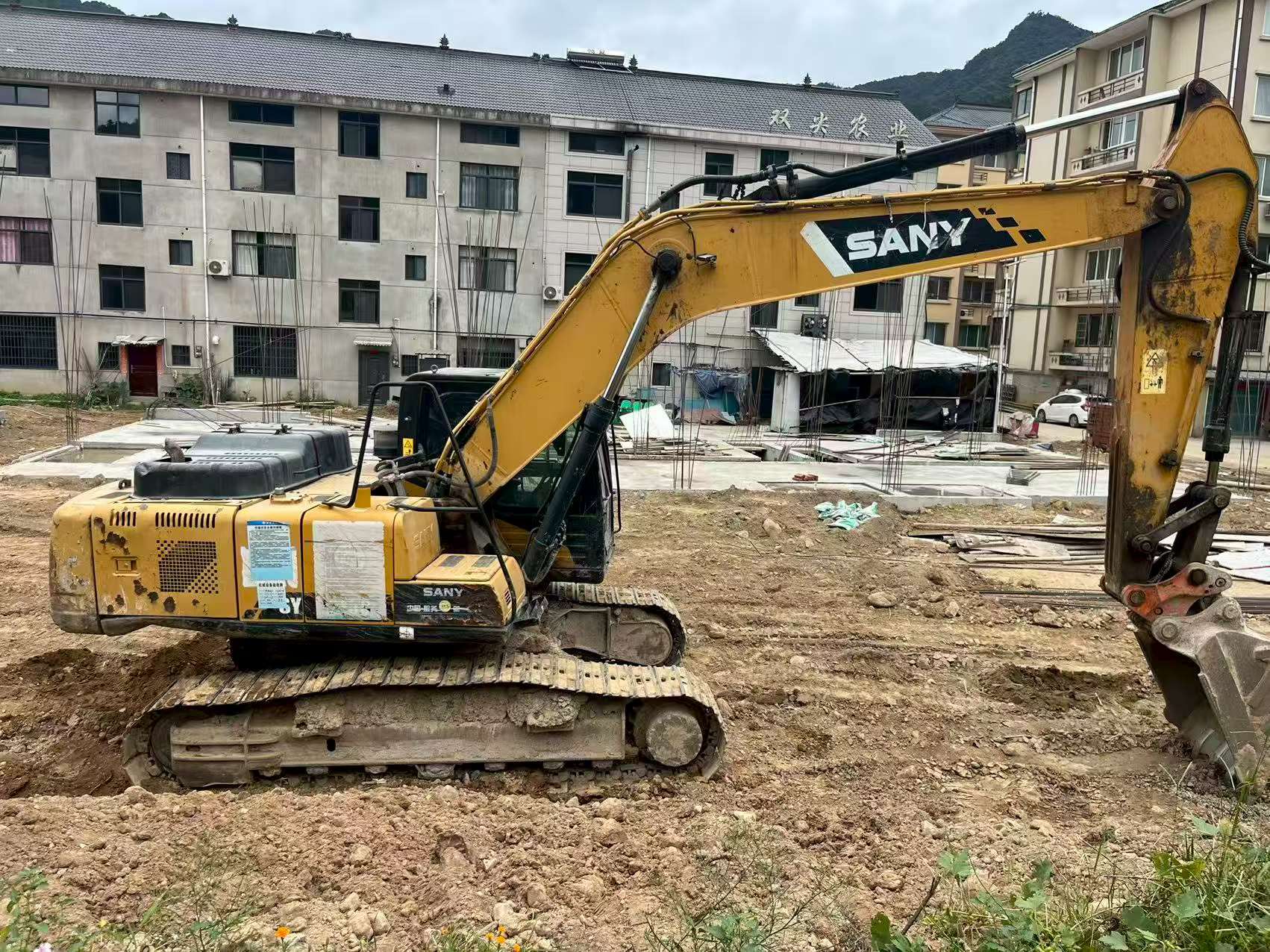 Buy Sany SY205C Used Excavator / 3