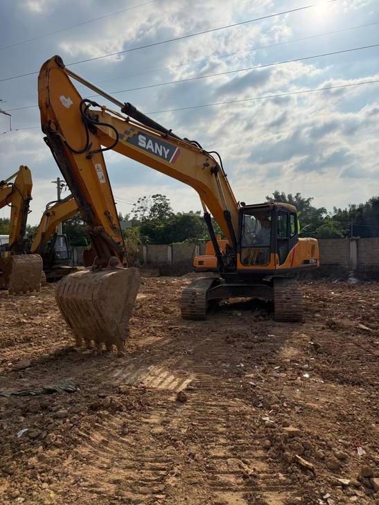 Buy Sany SY215C Used Excavator / 1