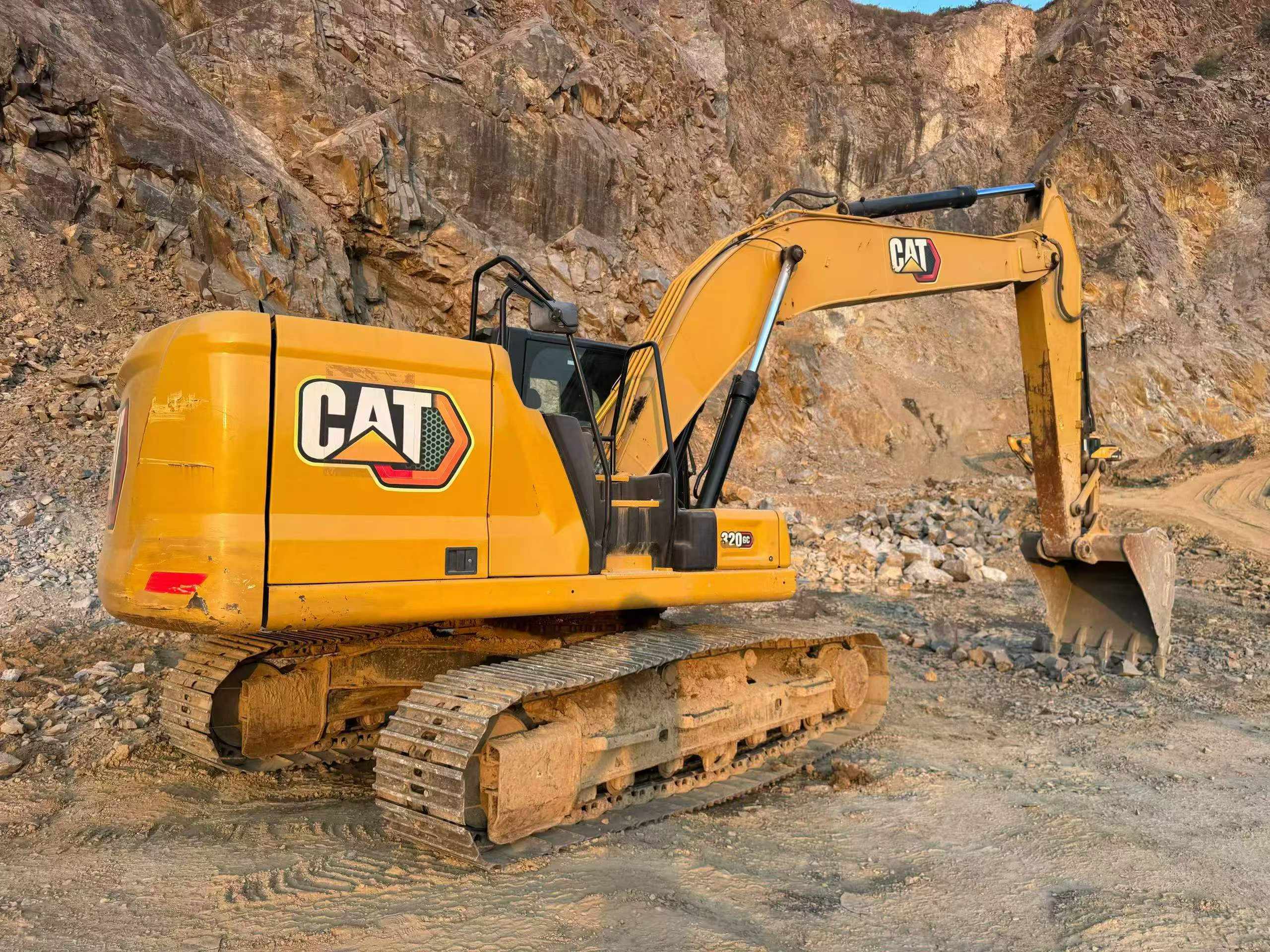 Buy Caterpillar 320GC Used Excavator / 3