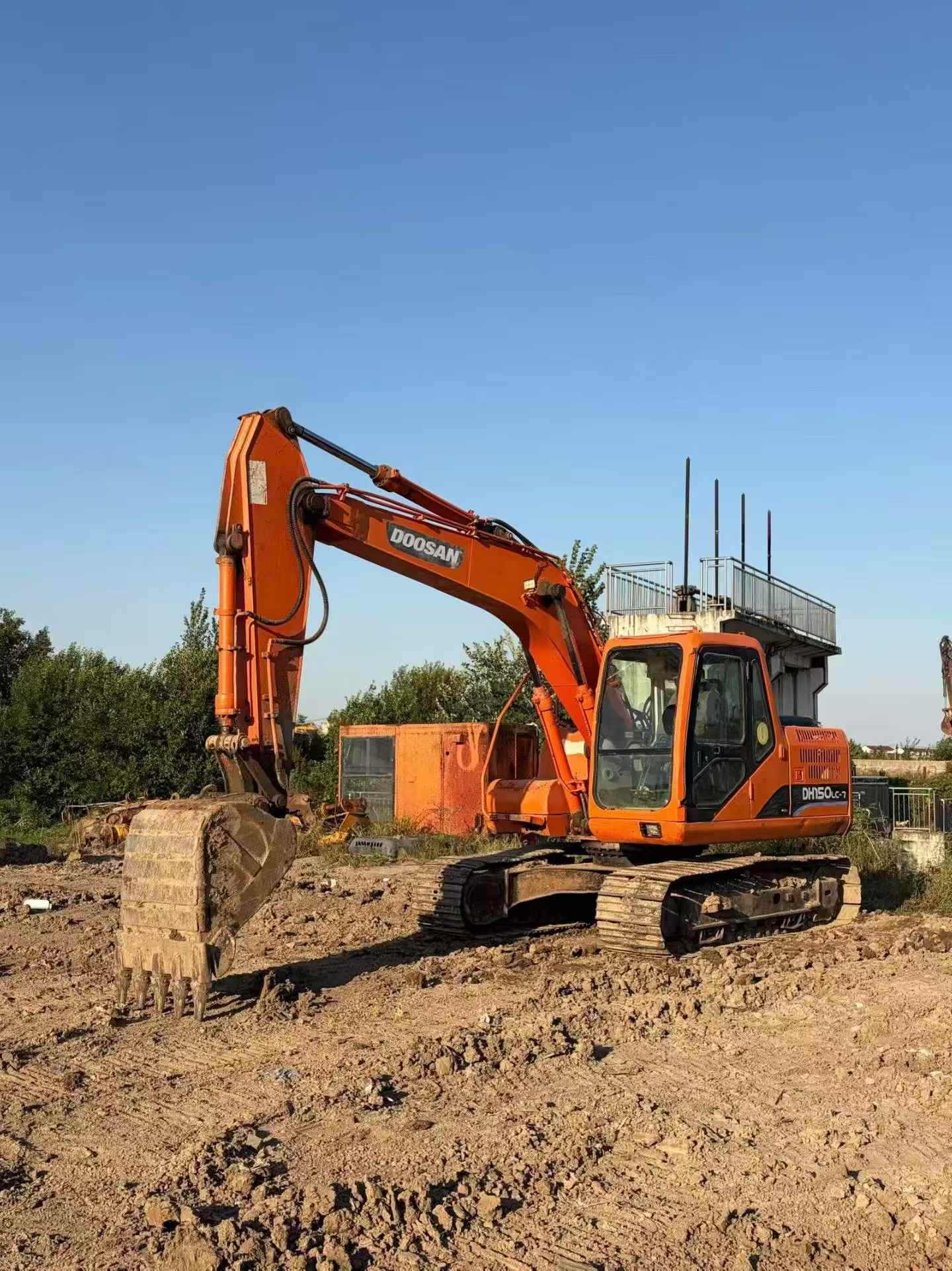 شراء حفارة Doosan DH150-7 مستعملة / 4