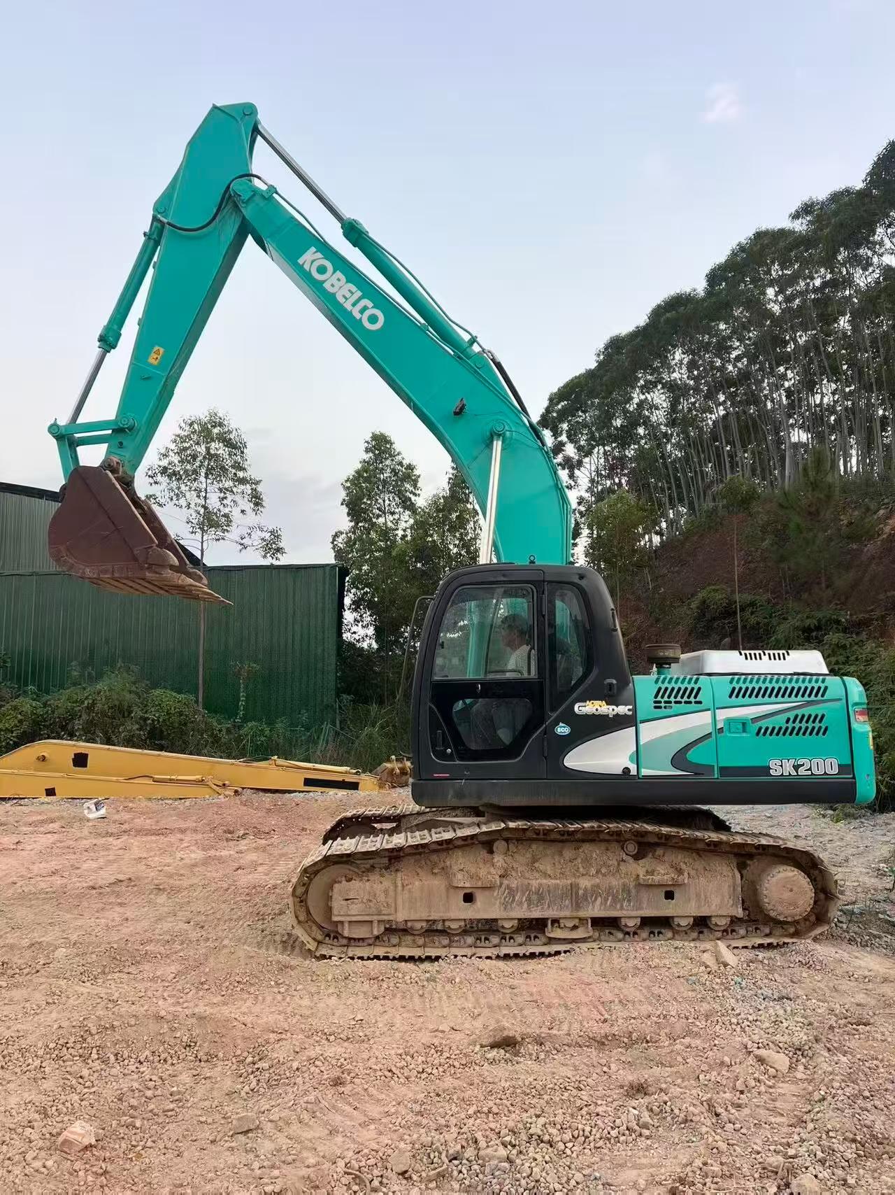 Buy Kobelco SK200-8 Used Excavator / 2