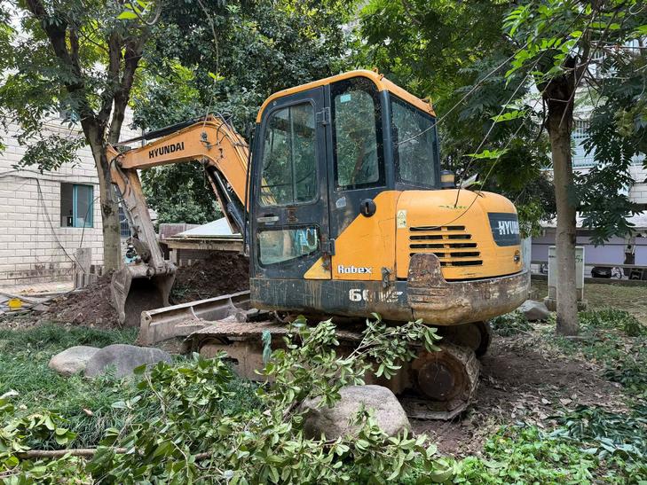Buy Hyundai R 60VS Used Excavator / 1