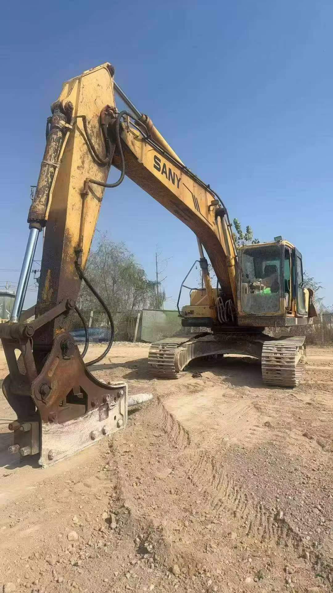 شراء حفارة Sany SY230C مستعملة / 2