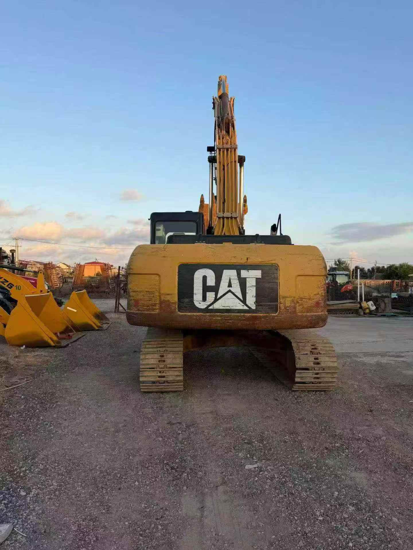 Buy Caterpillar 320D Used Excavator / 3