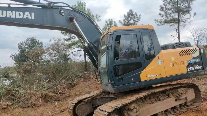 Buy Hyundai R215VS Used Excavator / 1