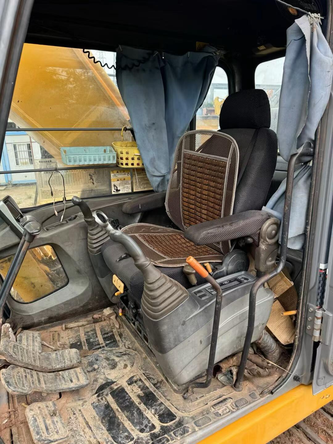 Buy Kato HD1430R Used Excavator / 8