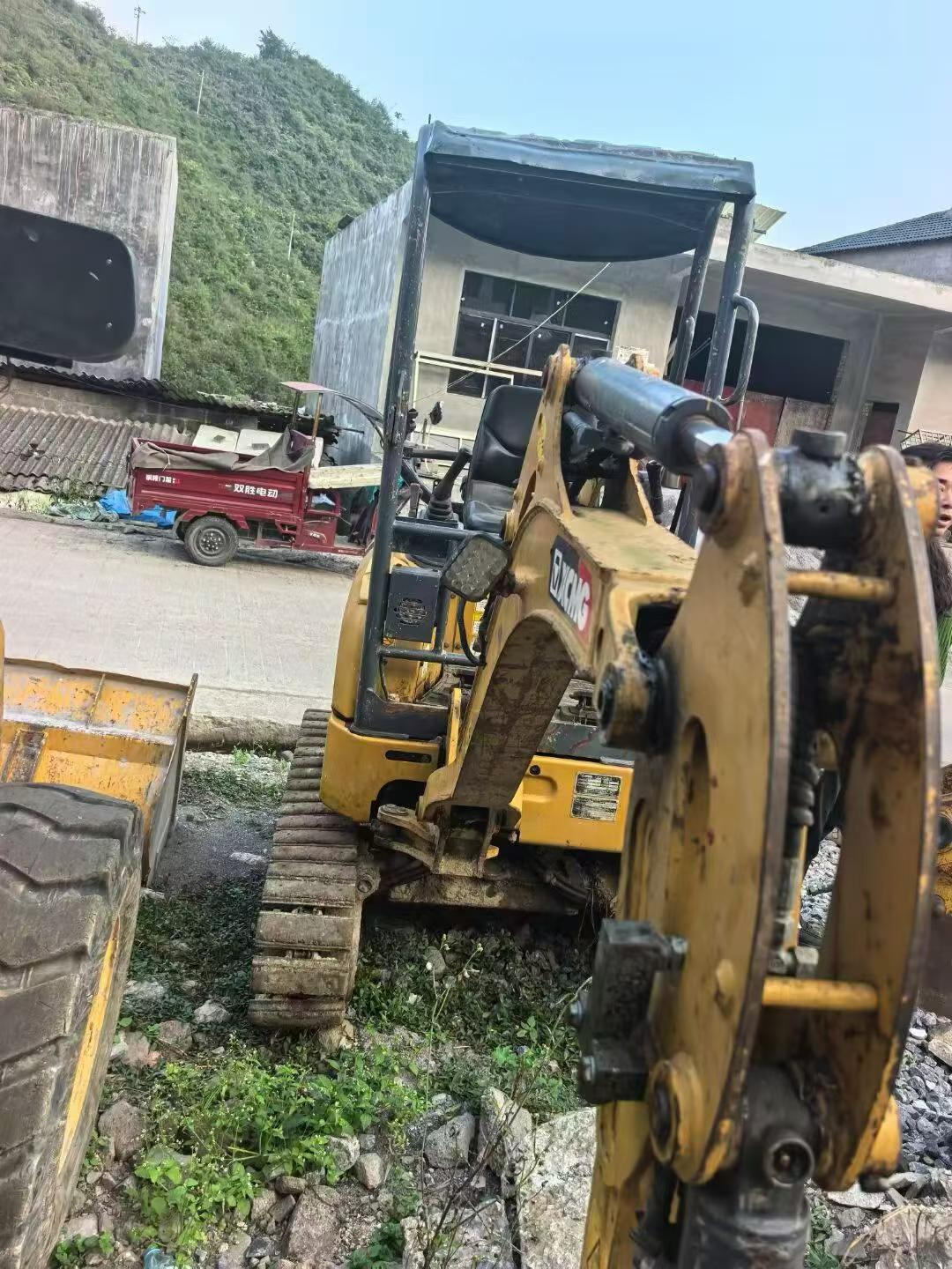 شراء حفارة XCMG XE17U مستعملة / 3