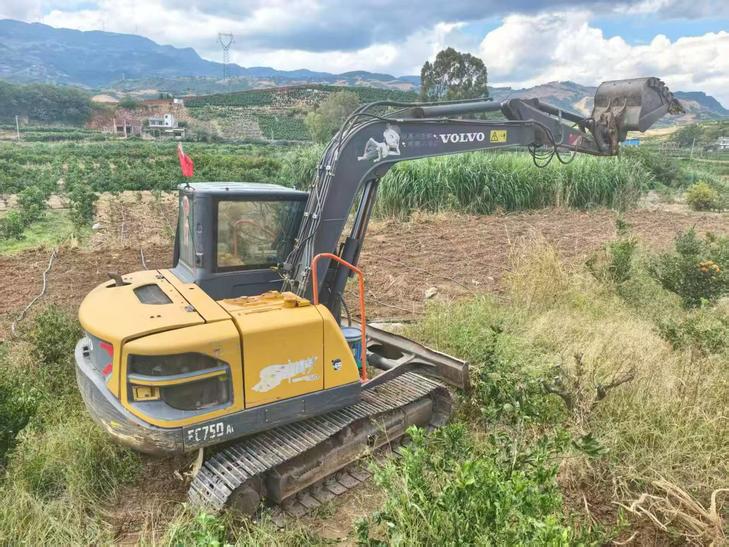 Buy Volvo EC75D Used Excavator / 1