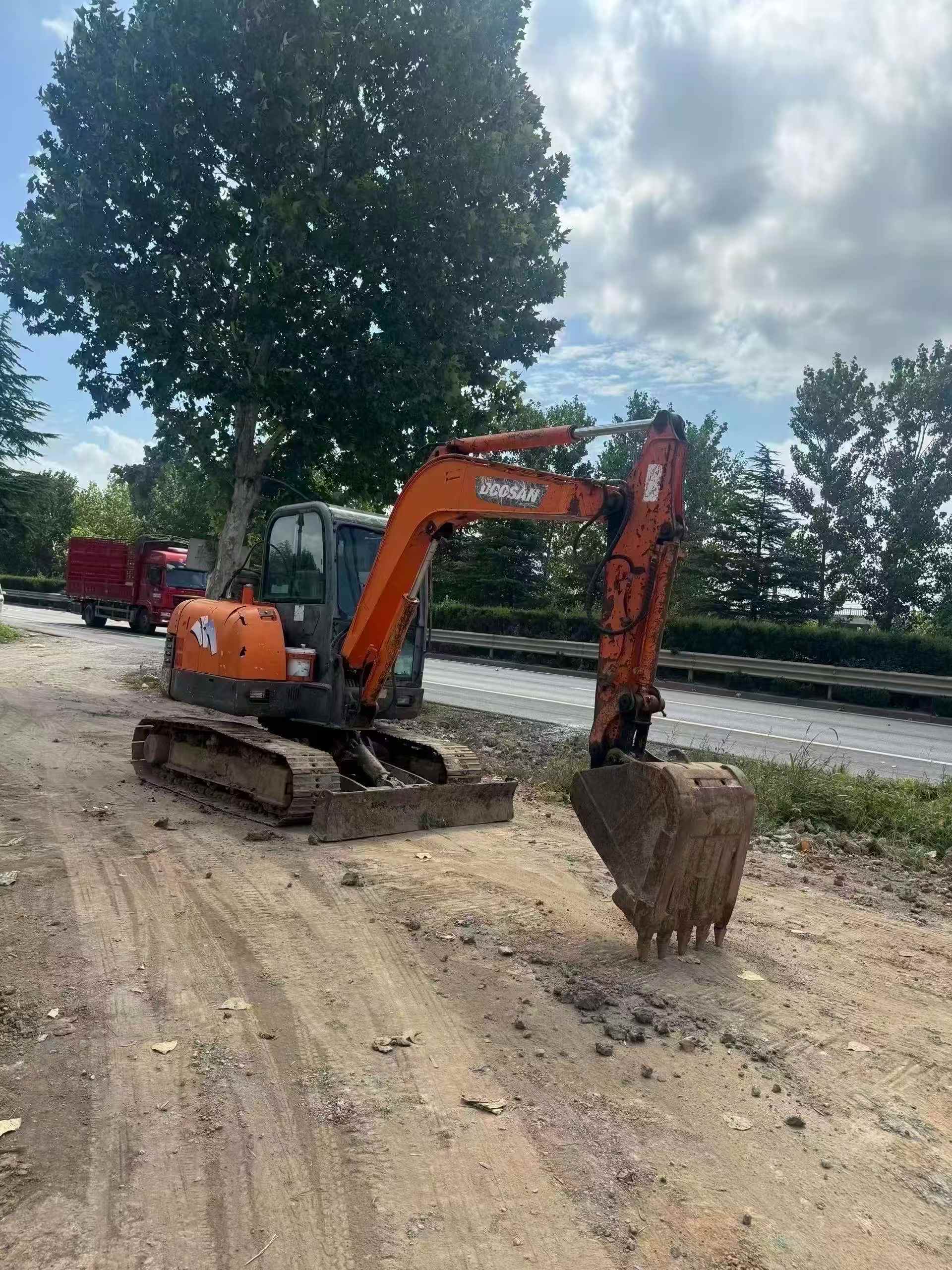 Buy Doosan DH60 Used Excavator / 3