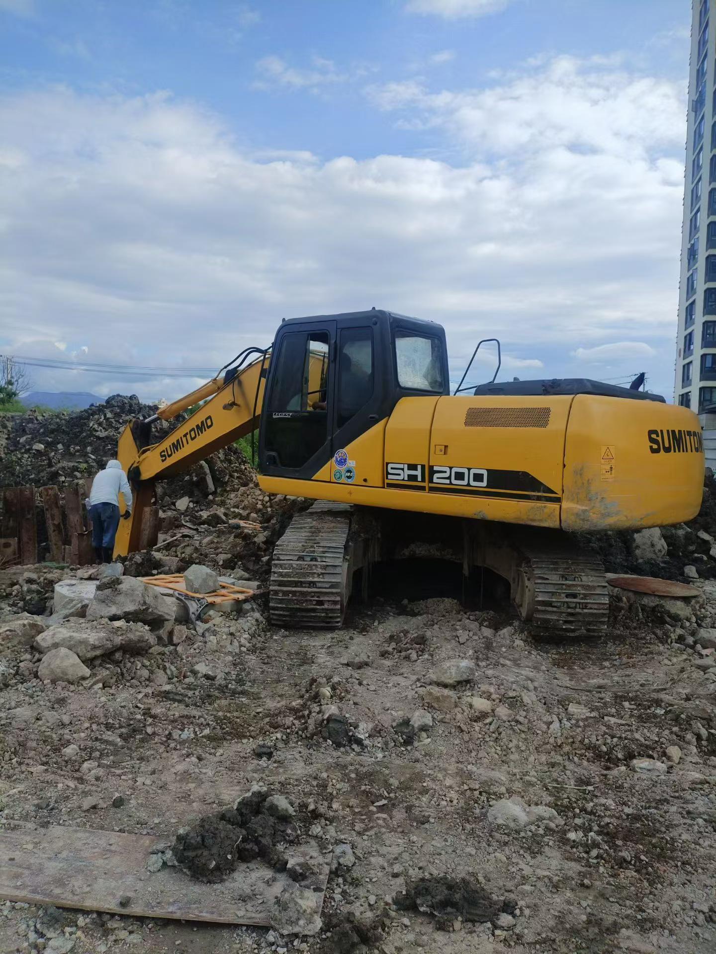 Buy Sumitomo SH200-5 Used Excavator / 8