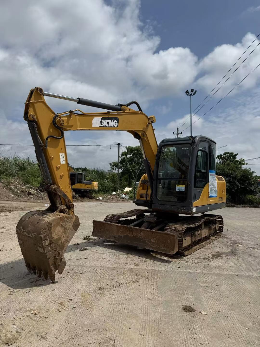 Buy XCMG XE75C Used Excavator / 4
