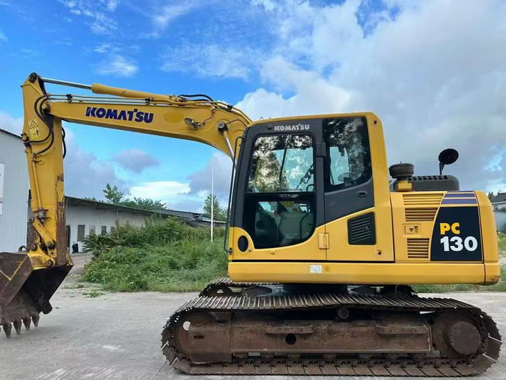Buy Komatsu PC130 Used Excavator / 1