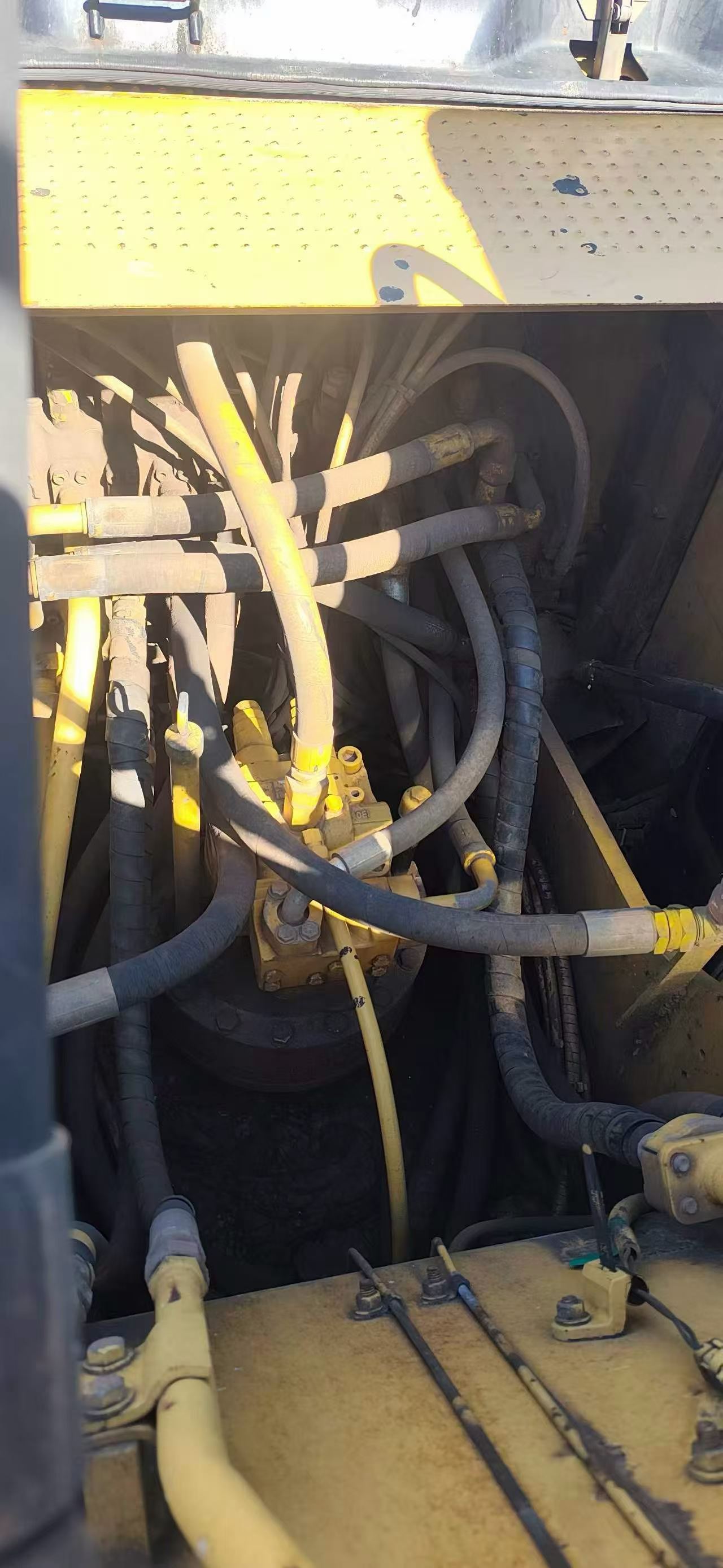 Buy Caterpillar 320D Used Excavator / 6