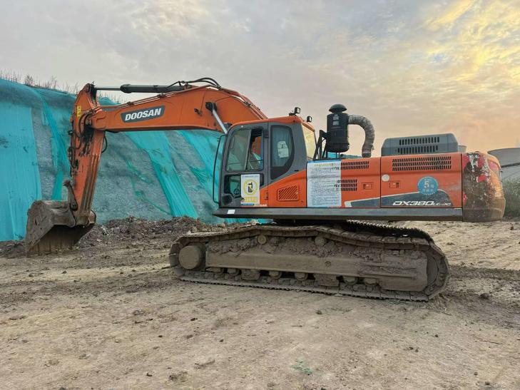Buy Doosan DX380 Used Excavator / 1