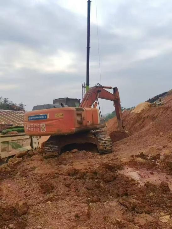 Buy Hitachi EX240-3 Used Excavator / 1
