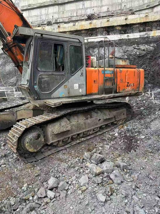 Buy Hitachi ZX450-6 Used Excavator / 1