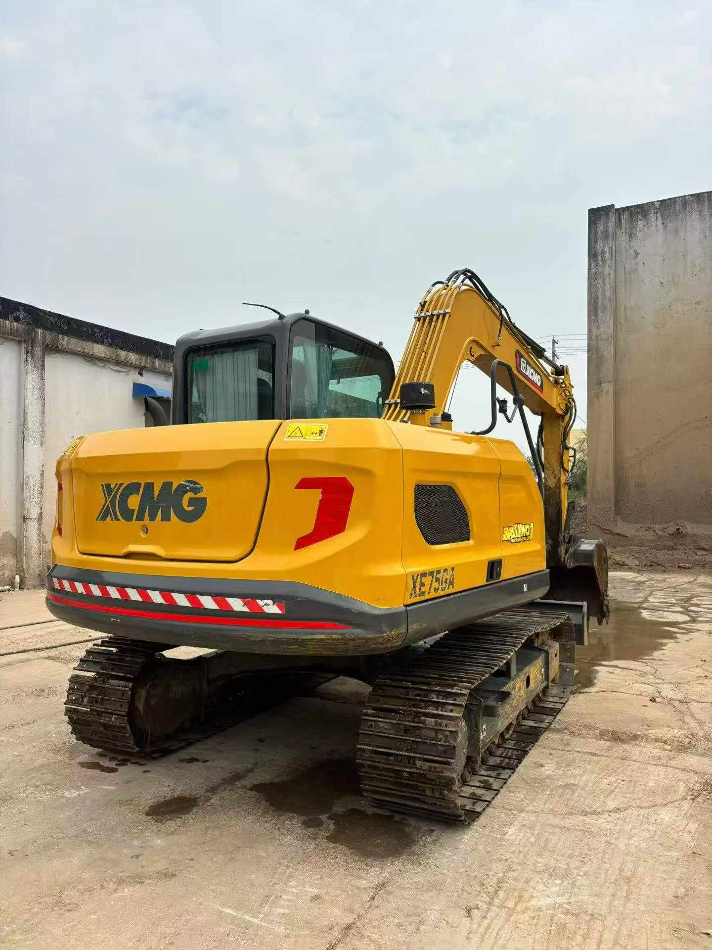 Buy XCMG XE75G Used Excavator / 2