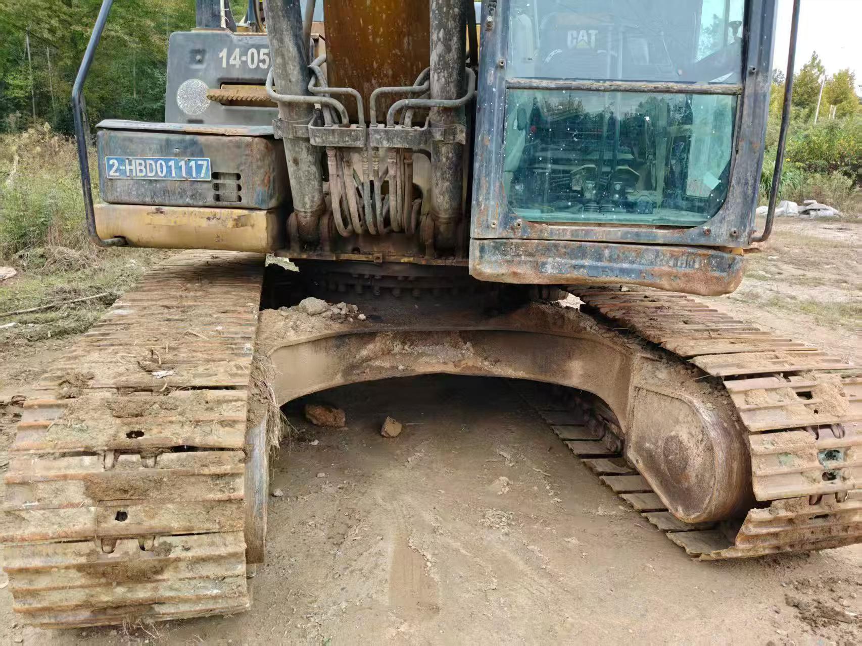 شراء حفارة Caterpillar 320E مستعملة / 3