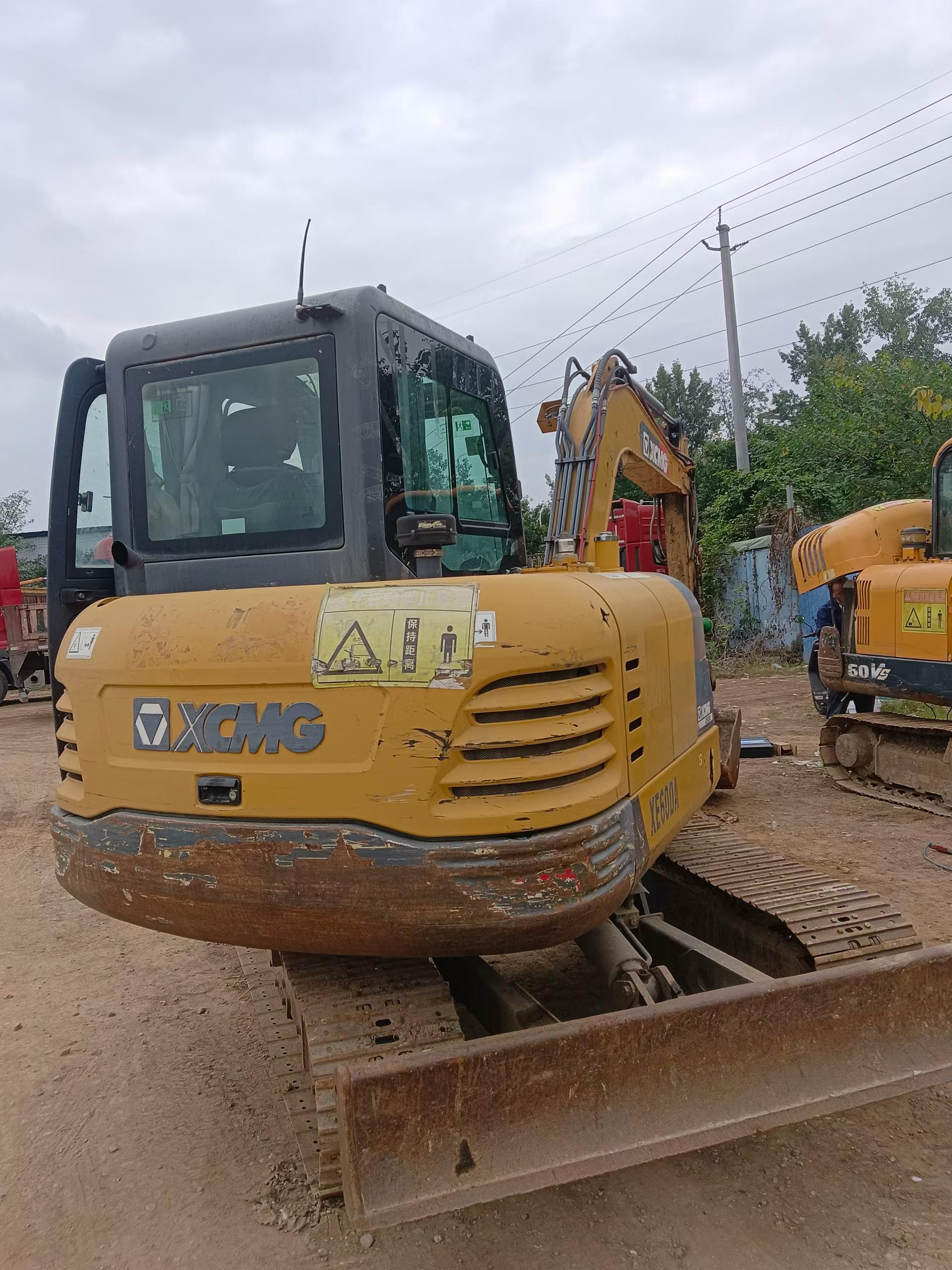 Compre Excavadora XCMG XE60 Usada / 4