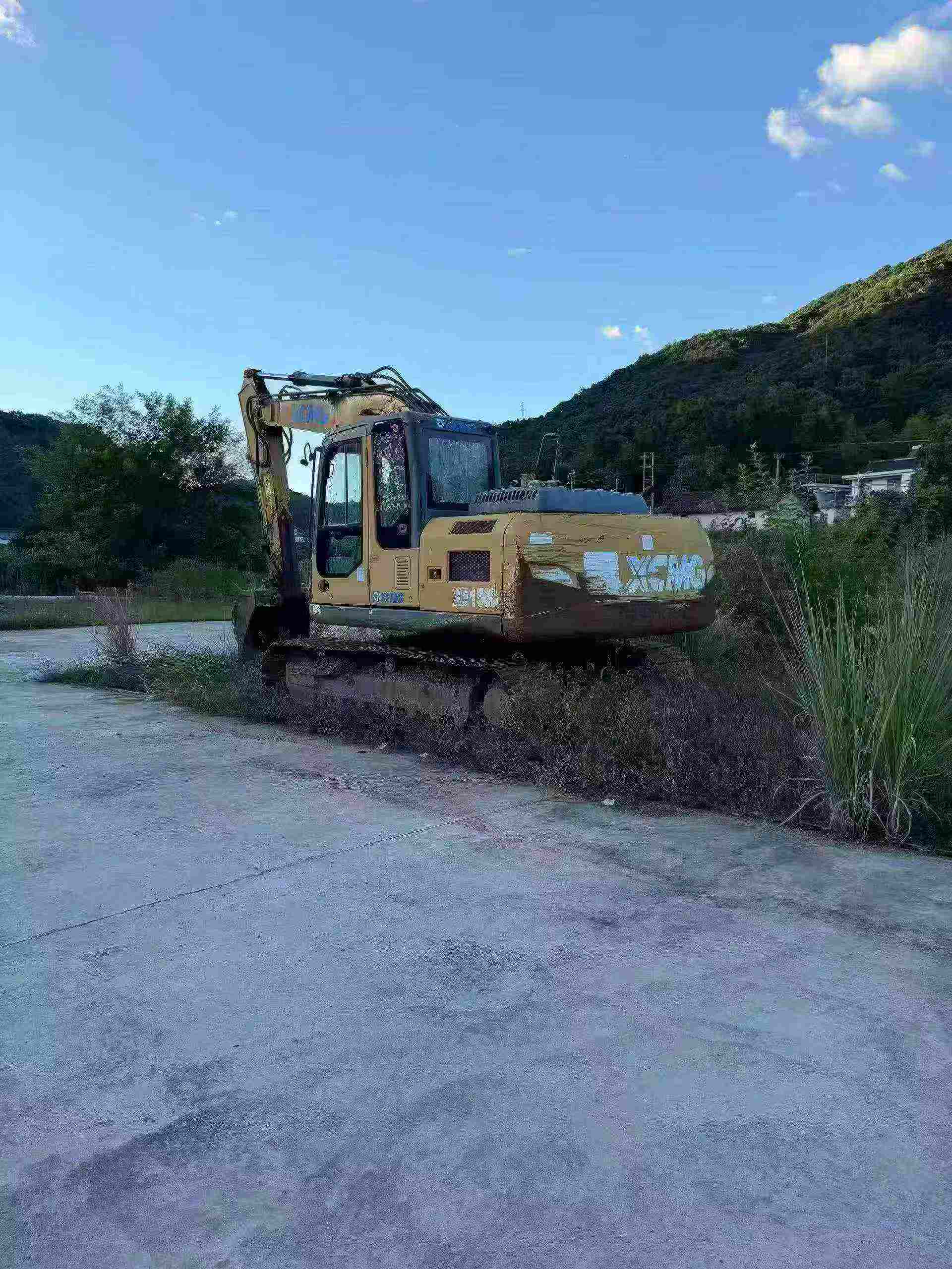 Buy XCMG XE150 Used Excavator / 2