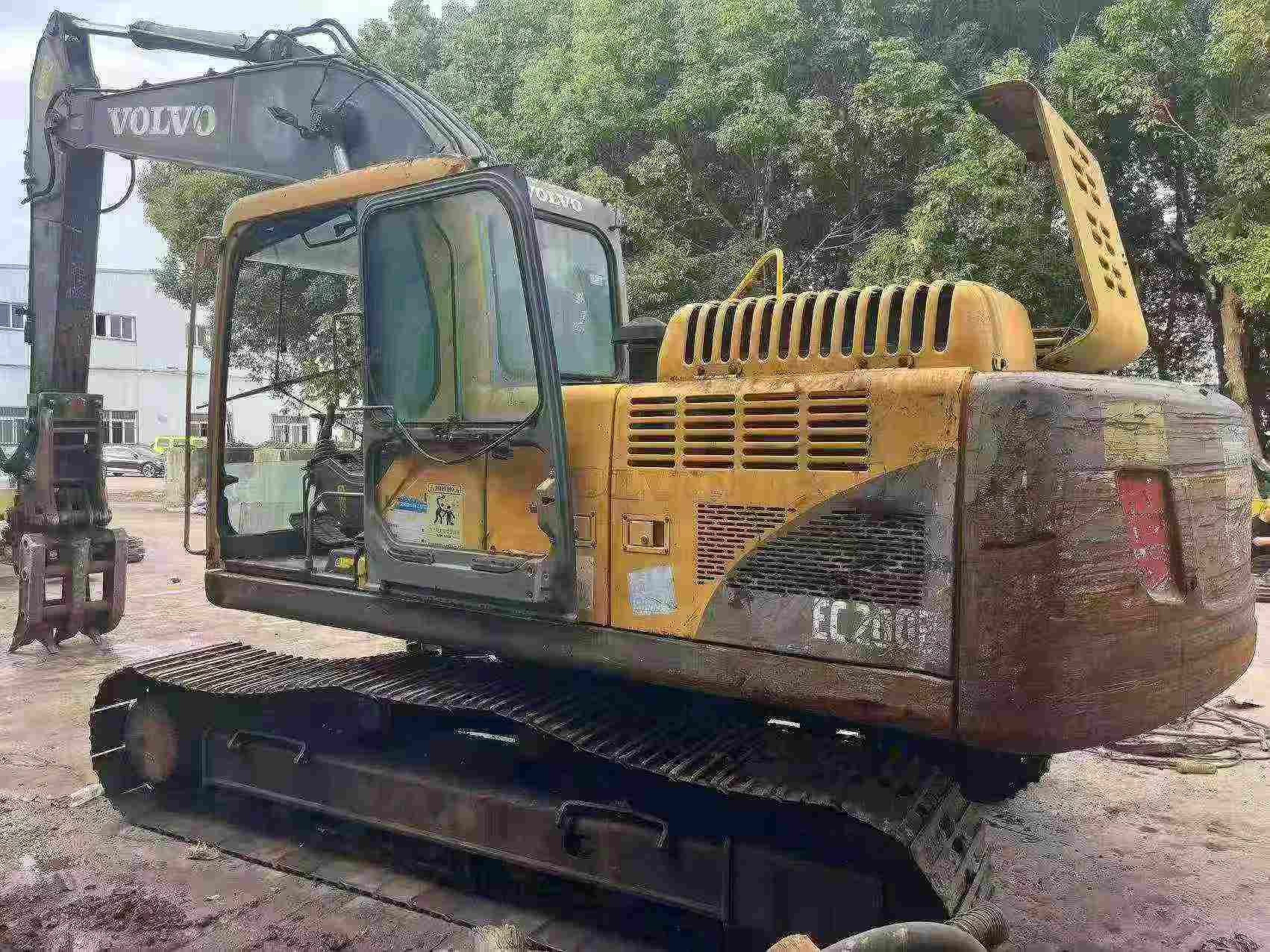 شراء حفارة Volvo EC200 مستعملة / 3