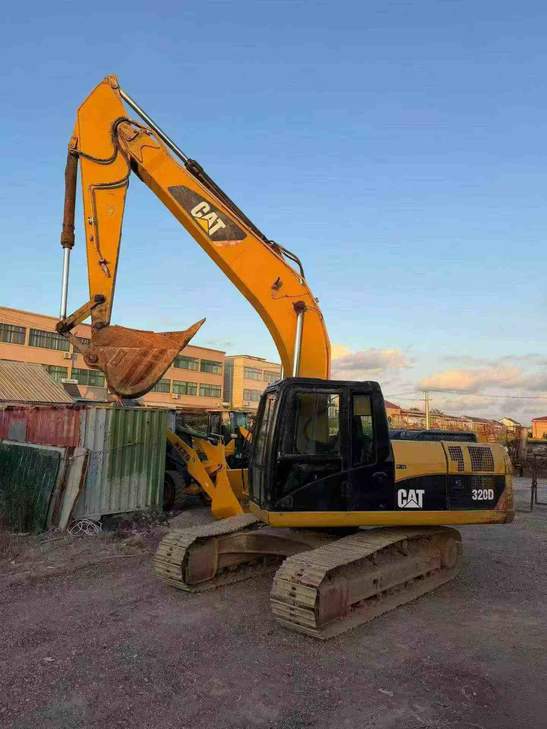 Buy Caterpillar 320D Used Excavator / 1