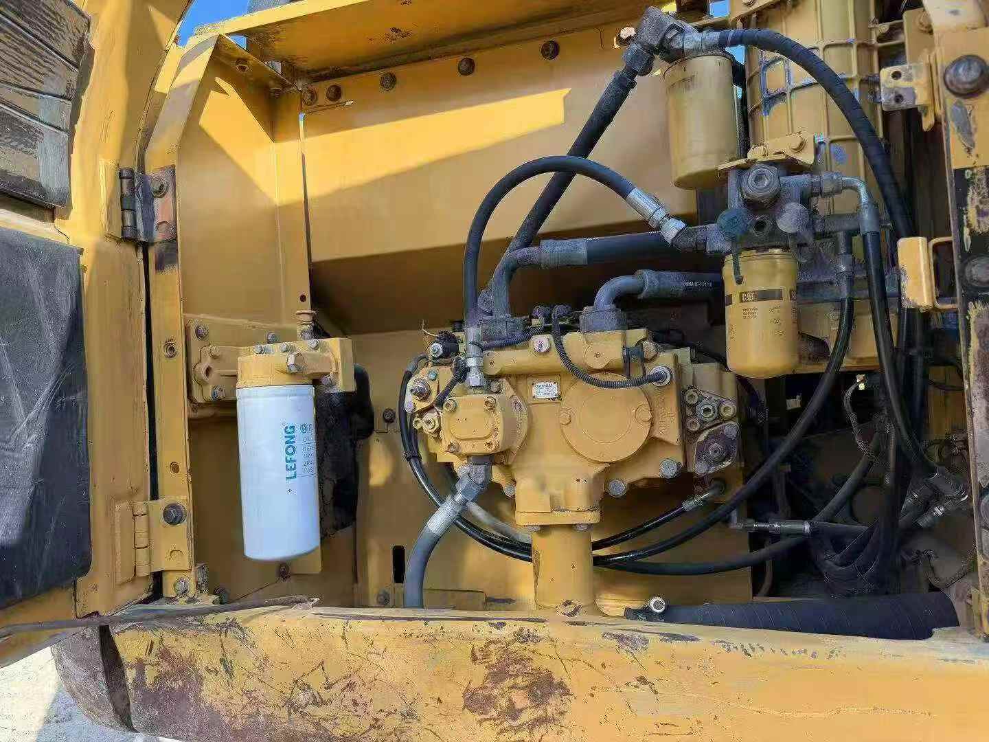 شراء حفارة Caterpillar 320D مستعملة / 5