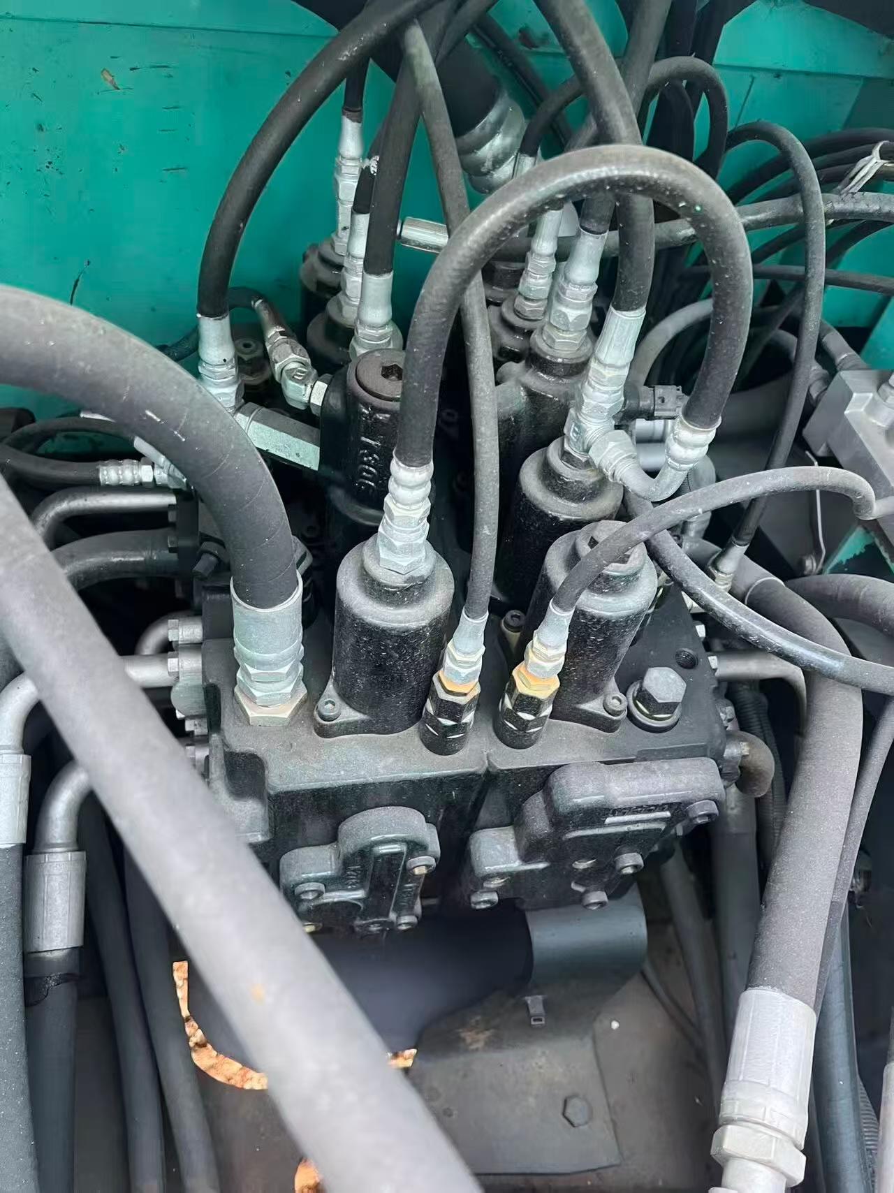 Buy Kobelco SK200-8 Used Excavator / 5