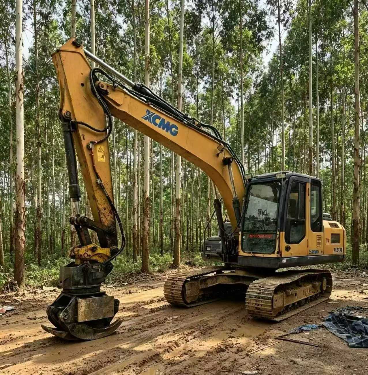 Buy XCMG XE135B Used Excavator / 2