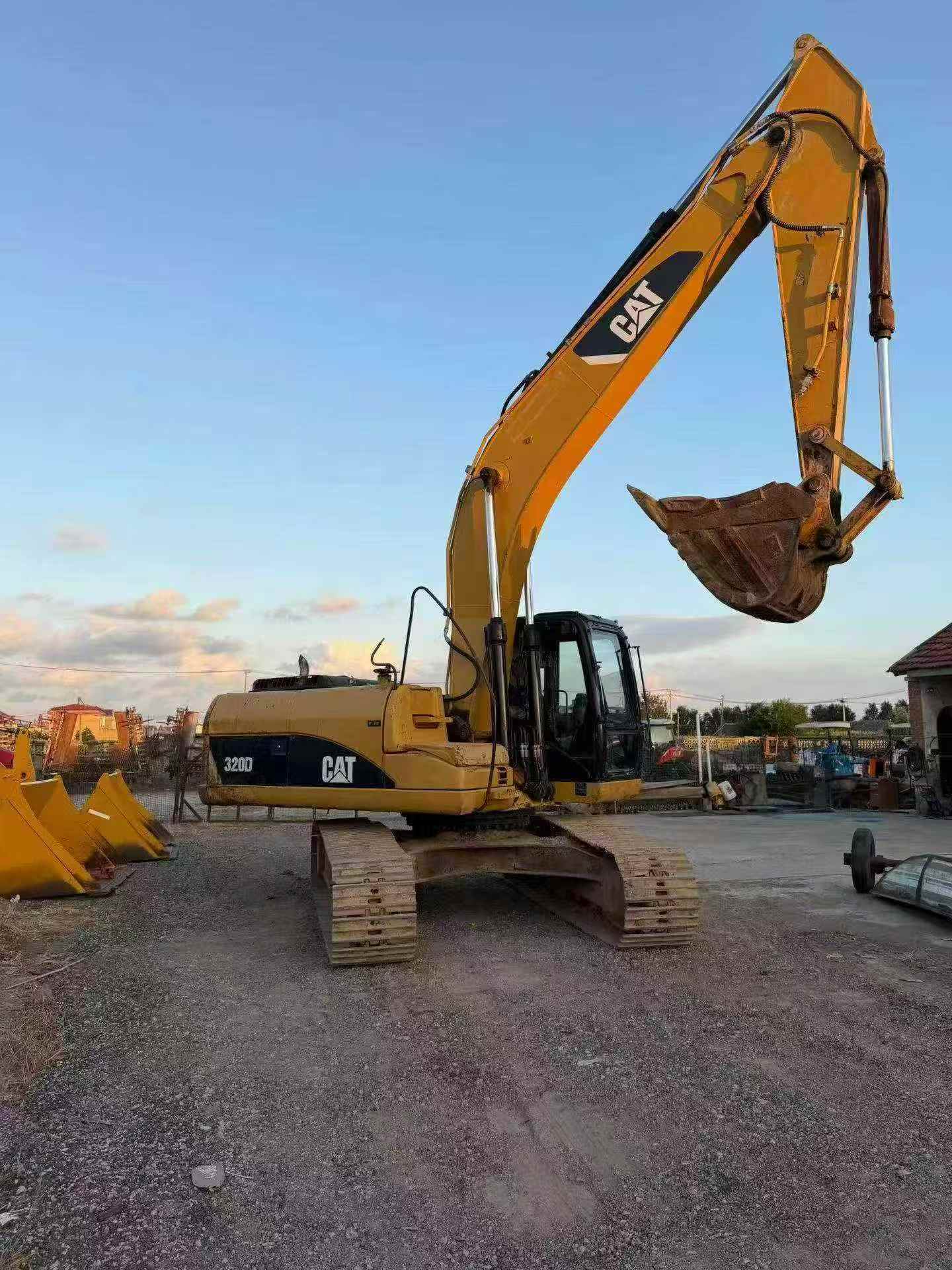 Buy Caterpillar 320D Used Excavator / 2