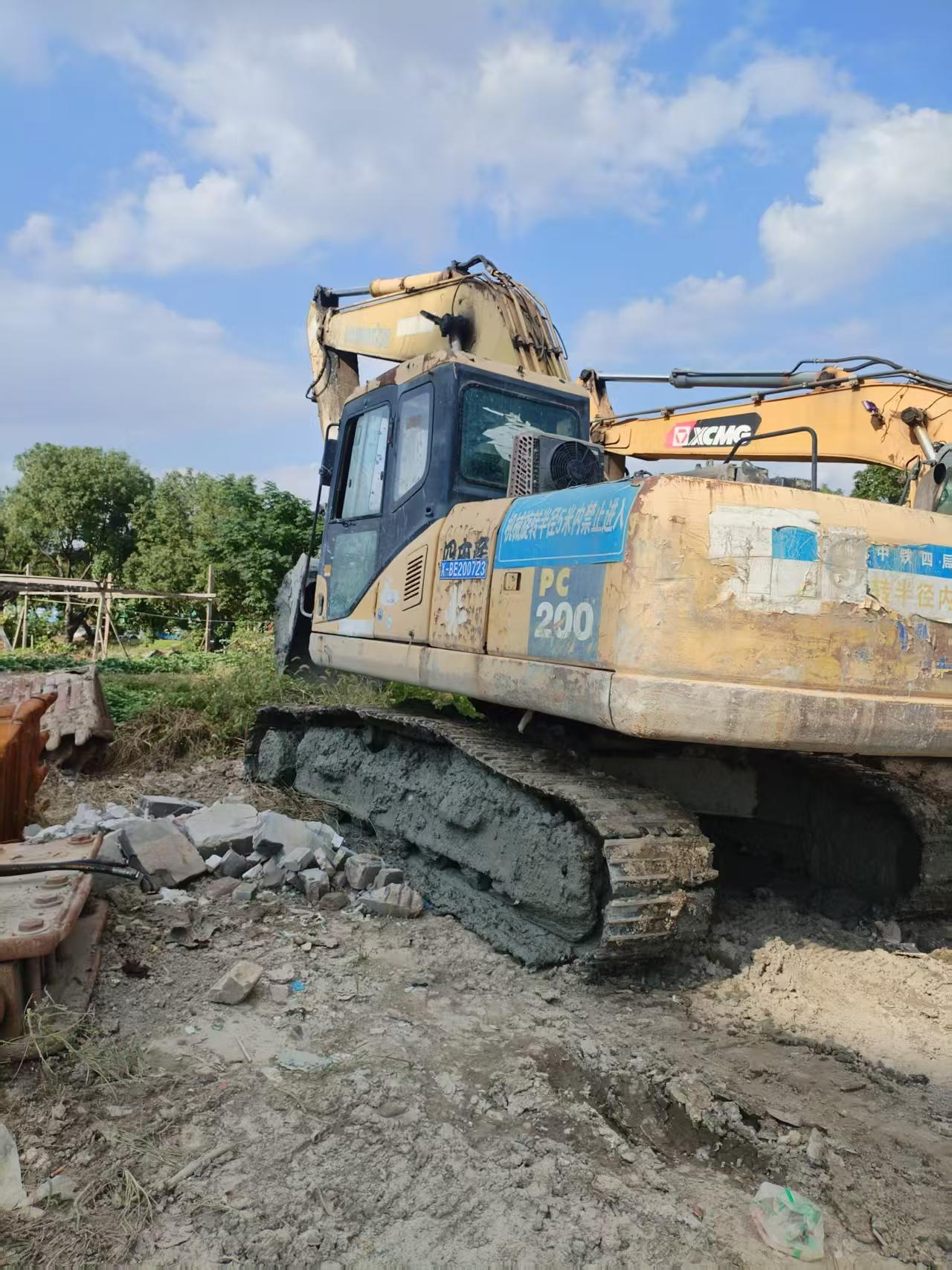 Buy Komatsu PC200-7 Used Excavator / 6