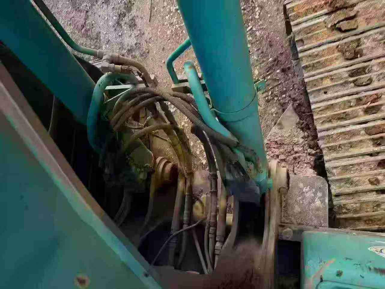 Buy Kobelco SK200-2 Used Excavator / 4