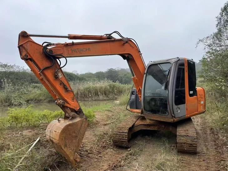 Buy Hitachi EX70 Used Excavator / 1