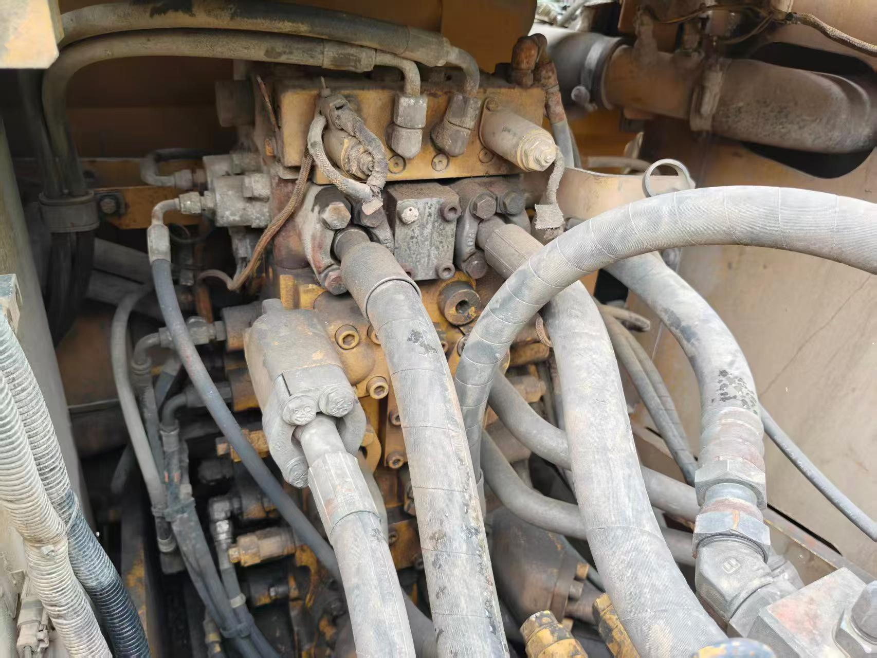 شراء حفارة Caterpillar 320E مستعملة / 5